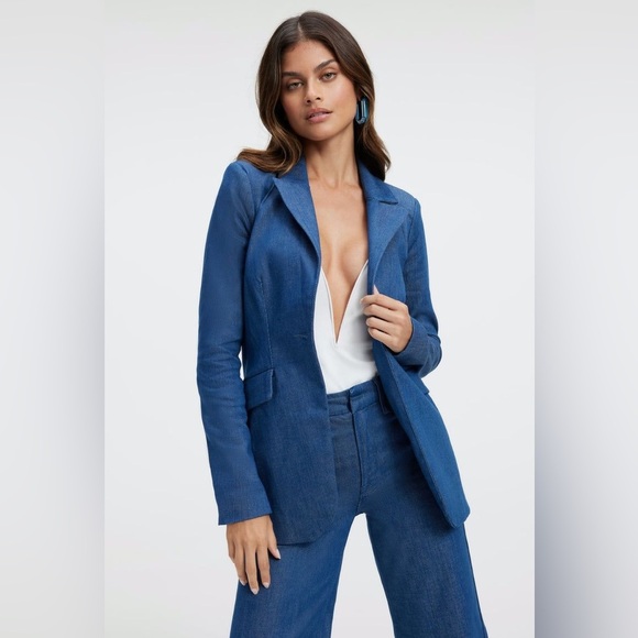 Good American Denim Blazer in True Blue Classic Business Minimalist 2 - Picture 17 of 17